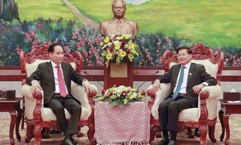 Đặc phái viên của Tổng Bí thư Tô Lâm đến Vientiane chúc mừng thành công của Đại hội XII Đảng NDCM Lào