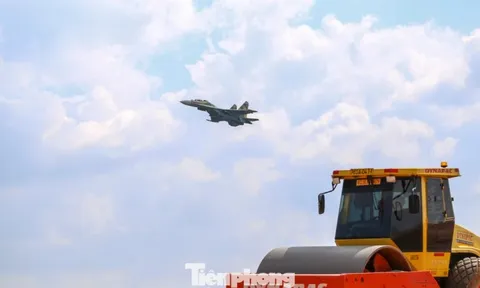 Hối hả thi công 'lên đời' sân bay Phù Cát