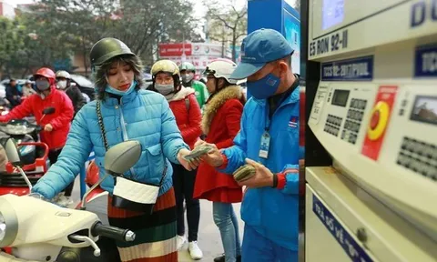 Giá xăng giảm, dầu mazut tăng nhẹ