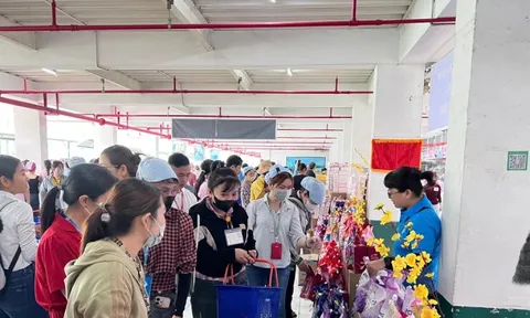 Công ty đông lao động nhất TPHCM thưởng Tết ra sao?