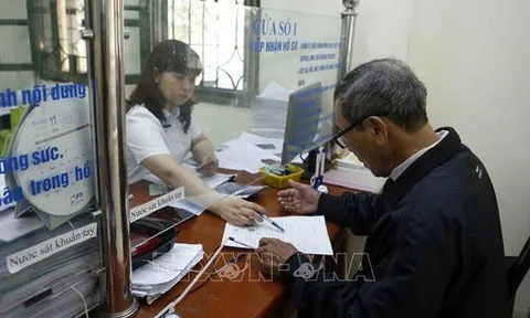 Chuyển công tác sang xã khác có được bảo lưu phụ cấp?