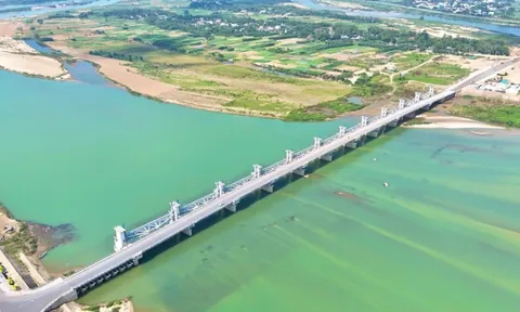 Sắp thông xe cầu trên đập dâng Trà Khúc gần 1.500 tỷ đồng