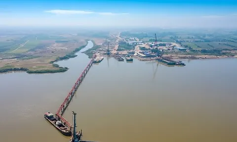 Đại công trường thi công cầu Thượng Cát hơn 7.300 tỷ đồng