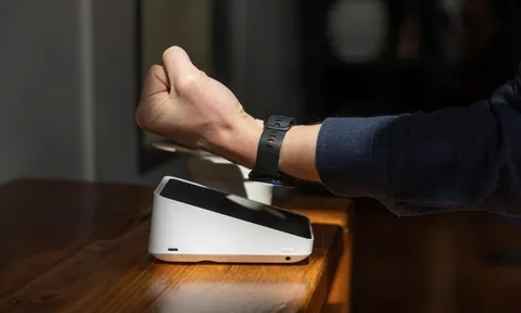 Thanh toán không chạm chuyển từ smartphone sang cổ tay