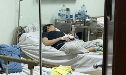 Sau bữa tiệc tất niên, 46 nhân viên một ngân hàng nhập viện gấp