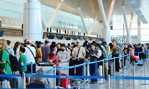 Sân bay Tân Sơn Nhất chính thức bước vào cao điểm Tết