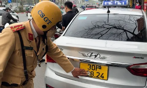 Lái xe ô tô mà "vô tư" làm điều này có thể bị xử phạt 26 triệu đồng