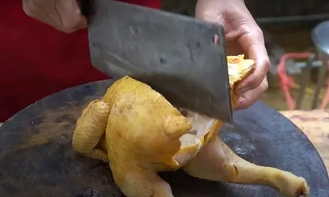 Một phút sơ sẩy khi chặt thịt gà, người đàn ông 57 tuổi đối mặt nguy cơ tàn phế bàn tay