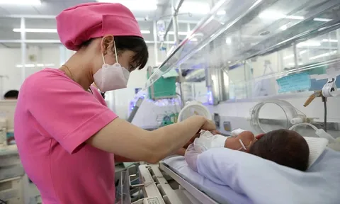 Yêu cầu bổ sung chính sách hỗ trợ phụ nữ sinh đủ 2 con trước 35 tuổi