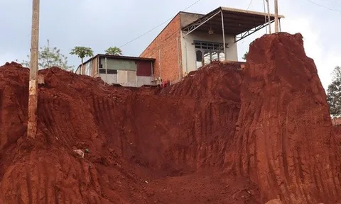 Vụ nhiều nhà dân nằm “cheo leo” bên vực: Hỗ trợ mỗi hộ 6 triệu đồng/tháng trong thời gian 6 tháng