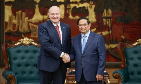 Thủ tướng tiếp Bộ trưởng Bộ Tình trạng khẩn cấp Liên bang Nga