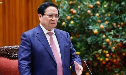 Thủ tướng: Xem xét bố trí ngân sách để hỗ trợ bình ổn giá xăng dầu