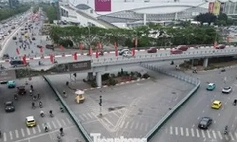 Rào chắn tại nút giao Cổ Linh để phục vụ dự án thi công hầm chui