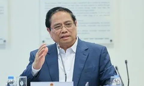 Thủ tướng làm việc tại Nhà máy Lọc hóa dầu Nghi Sơn và khảo sát địa điểm xây dựng kho dầu chiến lược