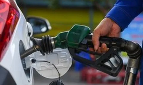 Đề xuất miễn thuế xăng, dầu, nhiên liệu bay đến 30/6/2026