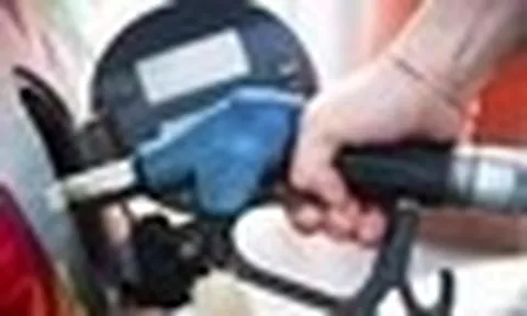 Xăng RON95 tăng gần 1.500 đồng/lít