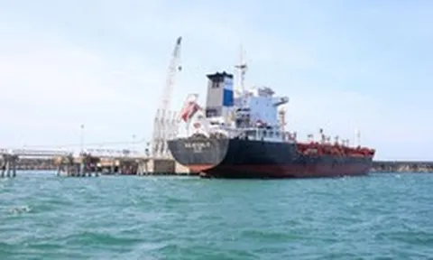 Lần đầu tiên BSR xuất bán lô xăng E10 RON95 12.000 m³ bằng đường biển