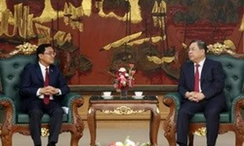 Phó Thủ tướng Thường trực Phạm Gia Túc tiếp Bộ trưởng Bộ Công chính và Vận tải Lào Leklay Sivilay