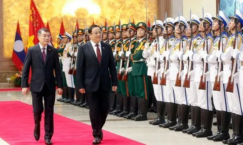 Thủ tướng Lê Minh Hưng chủ trì Lễ đón Thủ tướng Lào thăm chính thức Việt Nam