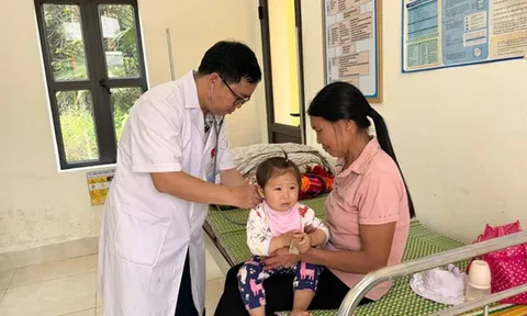 Từ 15/8, trẻ dưới 6 tuổi được khám sức khỏe định kỳ: Cha mẹ cần biết những quyền lợi này