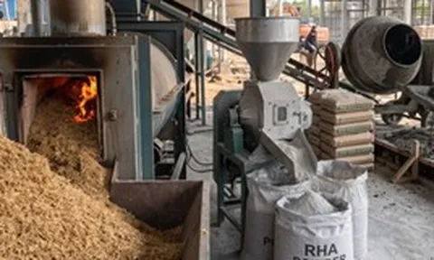 Phát minh vật liệu mới làm rung chuyển ngành xây dựng: Biến vỏ trấu thành xi măng, giảm phát thải lượng lớn khí CO₂