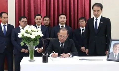 Lãnh đạo Mặt Trận Tổ quốc Việt Nam viếng nguyên Thủ tướng Trung Quốc Chu Dung Cơ
