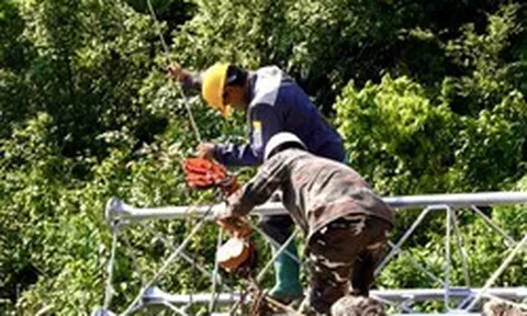Viettel đưa sóng lên núi Cao Bằng: Dùng động cơ xe máy cũ kéo hàng tấn sắt thép lên đồi cao