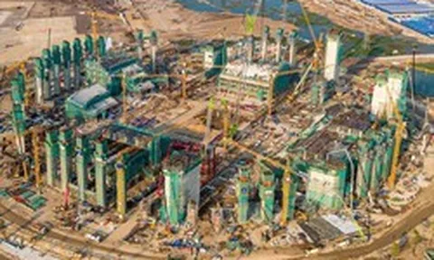 Tỷ phú Phạm Nhật Vượng cho xây dựng mái che đóng mở tự động lớn nhất hành tinh tại sân vận động VinFast - Trống Đồng