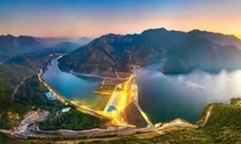 Đập bê tông nứt dài 100m nhưng vẫn không dừng thi công, công trình 2,3 tỷ USD hiện đại nhất Viêt Nam tạo thành công lớn