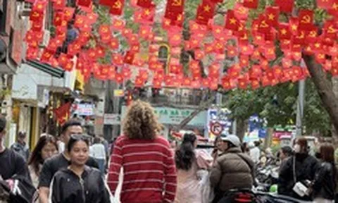 Hà Nội, TPHCM tăng tốc hút khách dịp 2/9