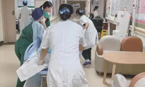 Sinh xong bé gái, người phụ nữ mới biết vẫn còn em bé trong bụng