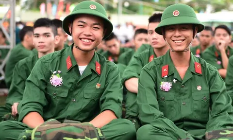 Năm 2027, bị cận bao nhiêu độ thì tạm hoãn nghĩa vụ quân sự?