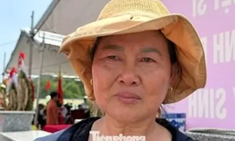 Con gái liệt sĩ bật khóc: 'Sau 56 năm, con không còn tìm cha trong vô vọng nữa'