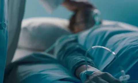 Người đàn ông 60 tuổi suýt tử vong vì uống trà thay nước theo kiểu nhiều người mê