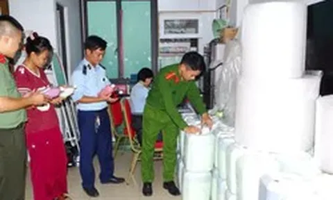 Triệt phá cơ sở bán gần 1.800 lít rượu trôi nổi gắn mác 'đặc sản' trên TikTok shop