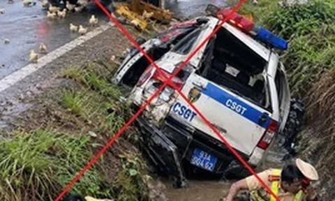 Sự thật hình ảnh xe công an và 2 CSGT nằm dưới mương nước
