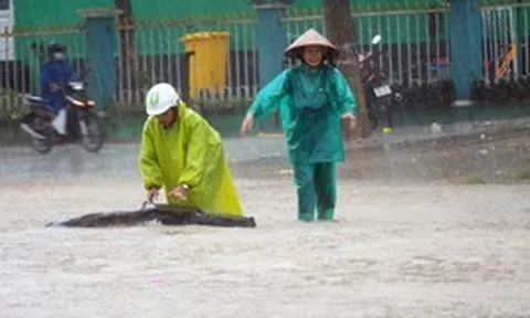 Tin không khí lạnh mới nhất và dự báo mưa lớn trên 600mm ở miền Trung