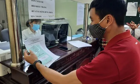 Đang hưởng trợ cấp thất nghiệp, người lao động có việc làm mới cần làm ngay việc này