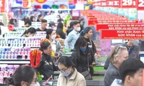 GDP tăng cao, vì sao túi tiền người dân vẫn ‘mỏng’?