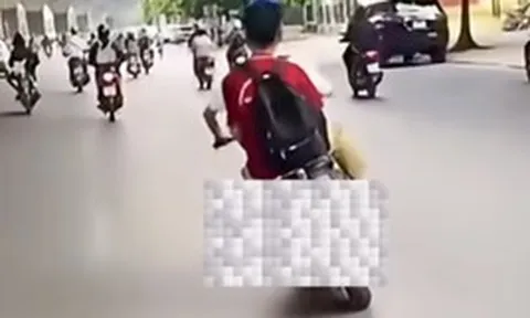 Con lạng lách, đánh võng trên xe máy điện, mẹ bị phạt 9 triệu đồng