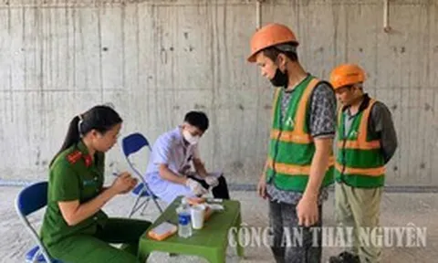 Công an kiểm tra 120 công nhân ngay tại công trường