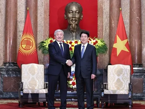 Chủ tịch nước Lương Cường tiếp Thủ tướng Kyrgyzstan