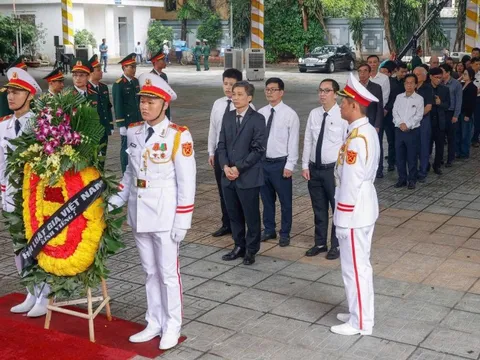 Đoàn đại biểu Hội Luật gia Việt Nam viếng nguyên Chủ tịch nước Trần Đức Lương