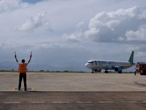 Một sân bay Việt Nam xuất hiện nứt nẻ trên đường băng