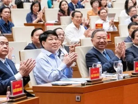 'Bộ tứ trụ cột' là gì?