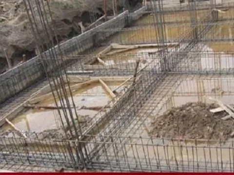Đổ móng nhà gặp trời mưa tốt hay xấu?