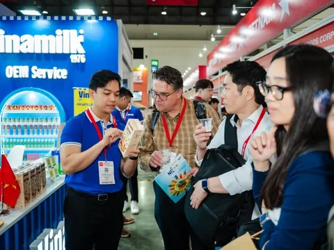 Vinamilk 20 năm miệt mài tham gia hội chợ F&B lớn nhất châu Á: Từ hãng sữa "vô danh" đến những hợp đồng "trung thành" hàng thập kỷ