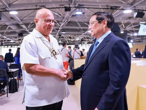 Thủ tướng Phạm Minh Chính gặp Thủ tướng Tuvalu