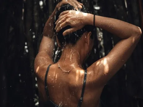 Bị điếc đột ngột sau lần tắm đêm