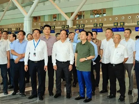 Phó Thủ tướng đến thị sát, ACV báo cáo gì về hiện tượng thấm, rò nước mưa tại Nhà ga T3 Tân Sơn Nhất?